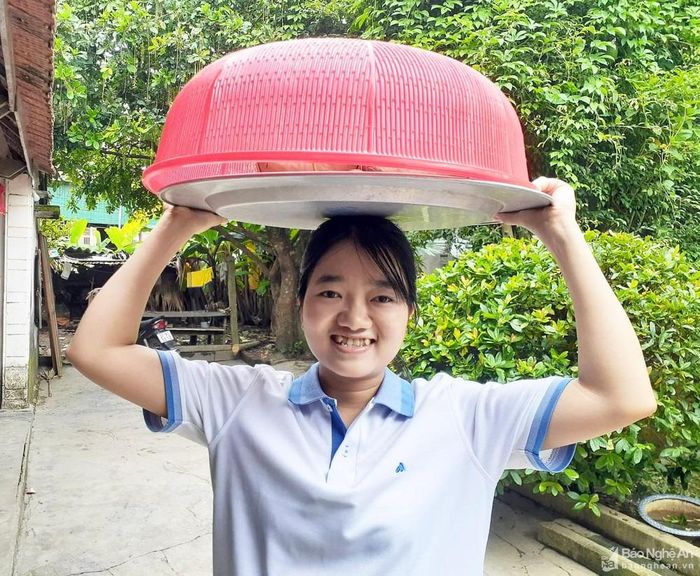 Thanh niên Thanh Chương cỗ đi cúng Rằm tháng Bảy. Ảnh: Huy Thư