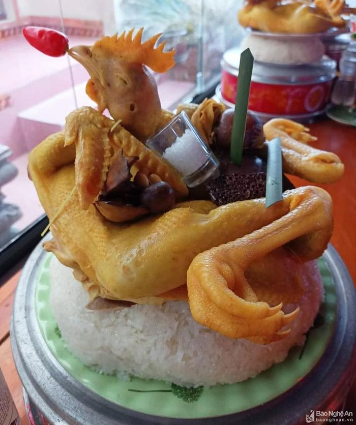 Cỗ xôi gà cúng Rằm tháng Bảy được "thiết kế" công phu. Ảnh: Huy Thư