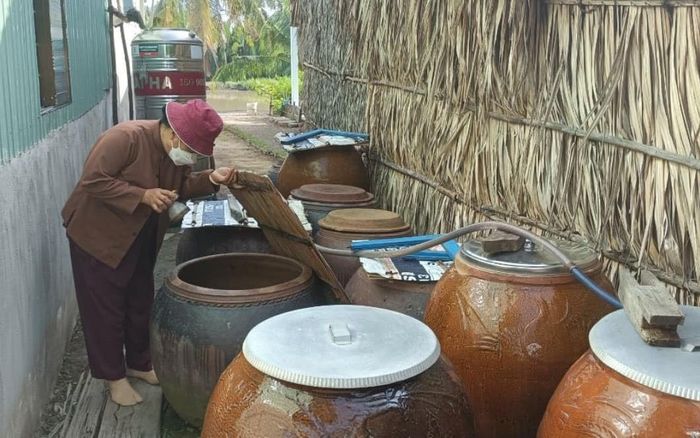Chứa nước dùng không đúng cách tạo điều kiện cho lăng quăng phát triển.