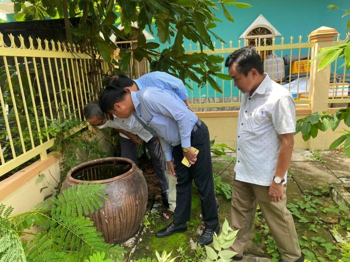 Ngành y tế TP HCM liên tục kiểm tra các điểm nguy cơ bùng phát dịch sốt xuất huyết.