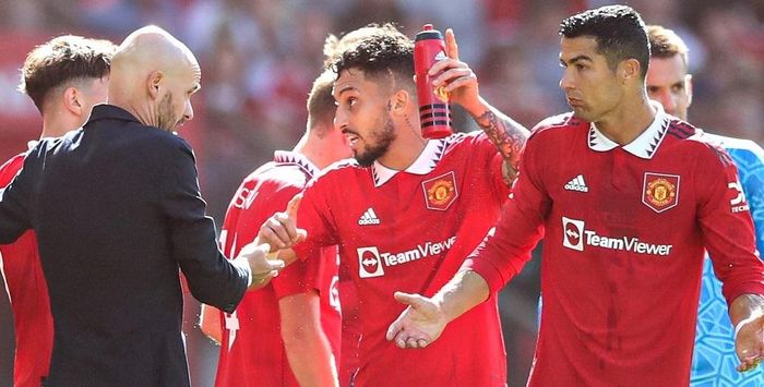 Ronaldo ngày càng nhiều khả năng sẽ ở lại MU