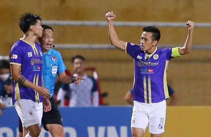Đội trưởng Văn Quyết khai thông bế tắc cho Hà Nội FC