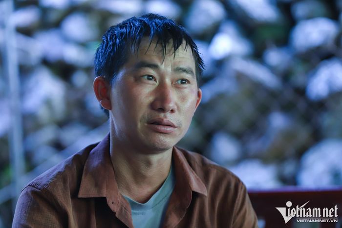 Trưởng bản Pa Mu kể về bản ma túy khét tiếng một thời. Ảnh: Lê Anh Dũng