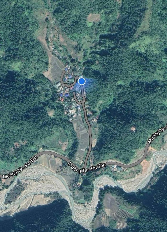 Vị trí bản Pa Mu với con đường độc đạo dẫn vào. Ảnh: Google Map