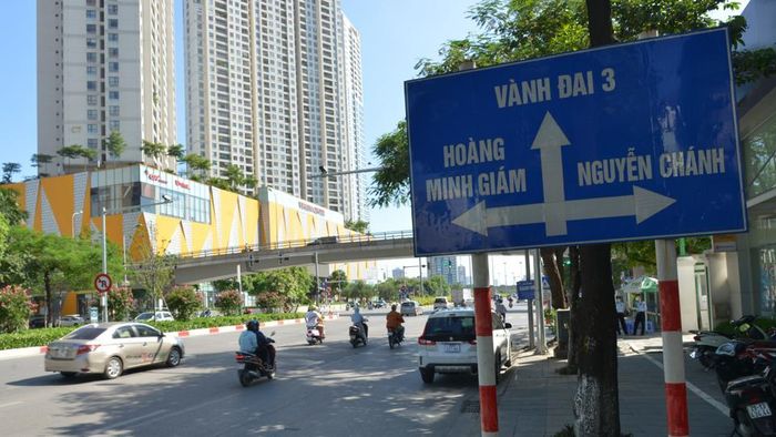Nút giao thông Trần Duy Hưng - Nguyễn Chánh. Ảnh: Công Hùng