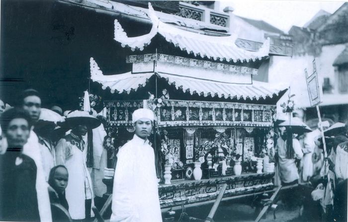 Nhà tang