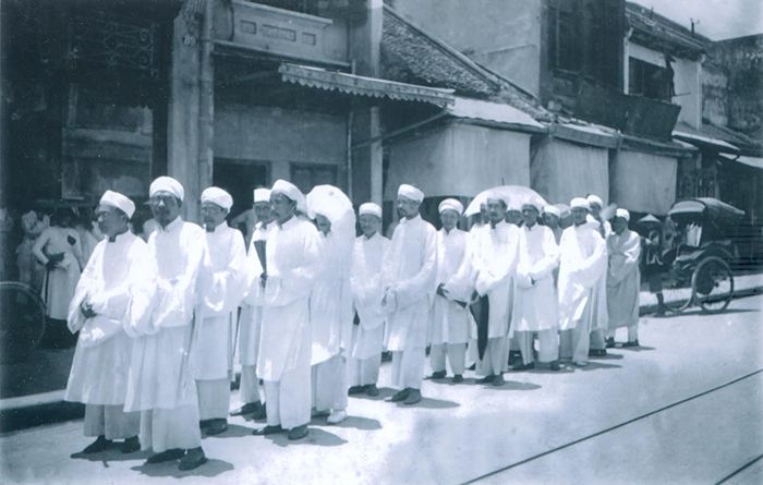 Các vị khách, đồng chí và môn sinh cụ cử Can