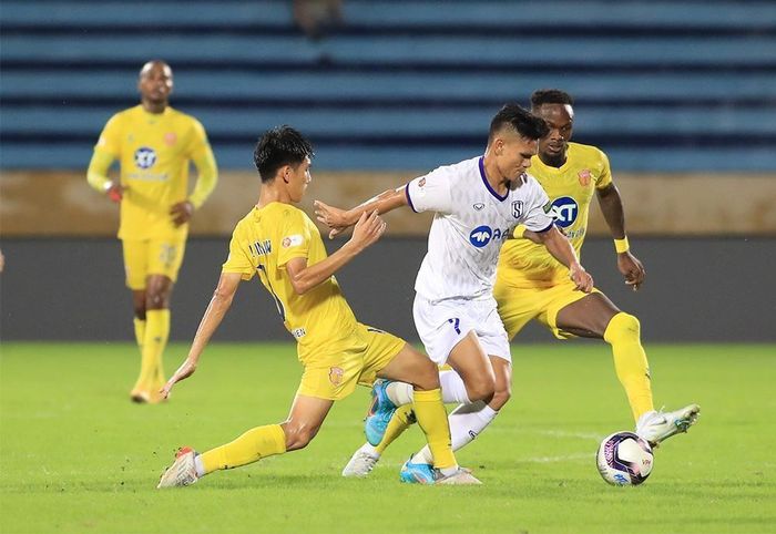  Sông Lam Nghệ An đã trở lại cuộc đua vô địch V.League 2022. Ảnh: SLNA