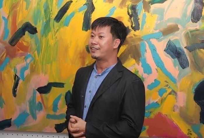 Tác giả Bùi Quang Viễn tại triển lãm