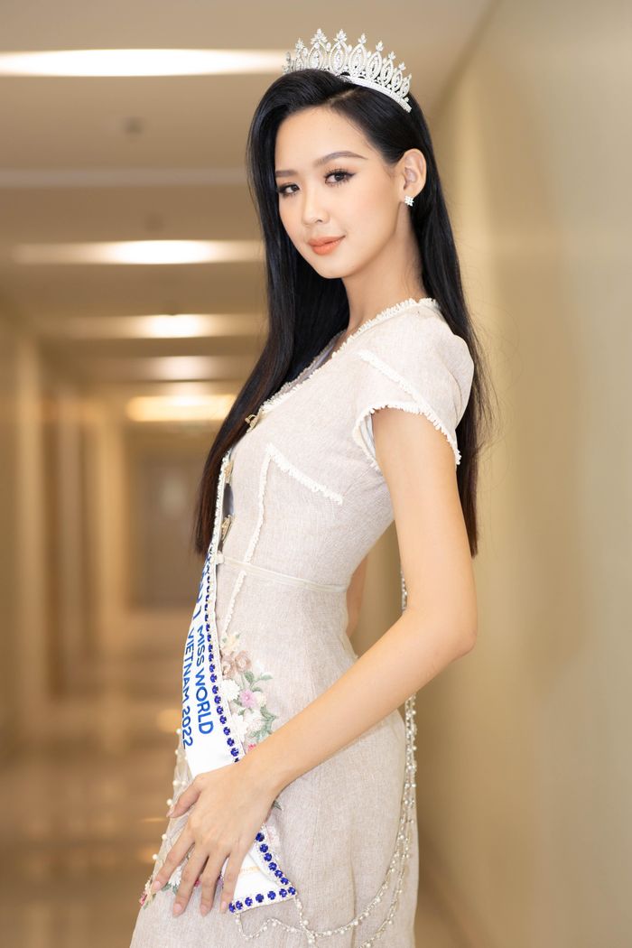  Dần dần, Bảo Ngọc bị "nghiện" đi phượt. Từ hành trình ngắn ngày, cô dành cả tháng để chinh phục hành trình của mình. Tuy nhiên, thay vì đi một mình, á hậu 21 tuổi đi cùng một nhóm bạn quen. Họ đi qua những cung đường khó, trắc trở ở nhiều tỉnh thành trên cả nước. 