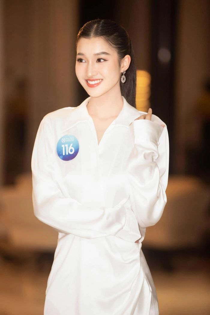 Theo thông tin ban tổ chức Miss World Vietnam 2022 công bố, Nguyễn Phương Nhi là cô gái có vòng eo nhỏ nhất (57 cm). Người đẹp sinh năm 2002 cao 1,7 m, số đo hình thể 80-57-88 cm. Ngoài vị trí Á hậu 2, cô thắng giải Thí sinh có làn da đẹp nhất.