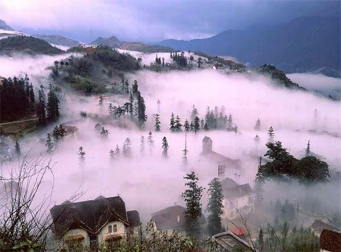 Sa Pa thời điểm cuối năm mây mù dày đặc.