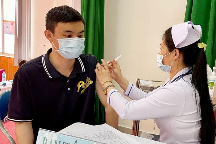 Tiêm vắc xin phòng Covid-19 tại Bệnh viện Đa khoa Lâm Đồng