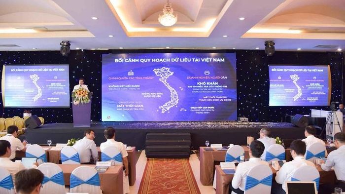 Phiên toàn thể "Chuyển đổi số tạo đà đẩy nhanh phát triển kinh tế-xã hội" diễn ra sáng 18/8 trong khuôn khổ Tuần lễ Chuyển đổi số - Huế 2022.
