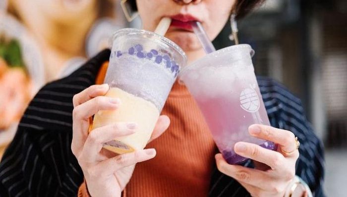  Trà sữa là món đồ uống được nhiều bạn trẻ yêu thích.