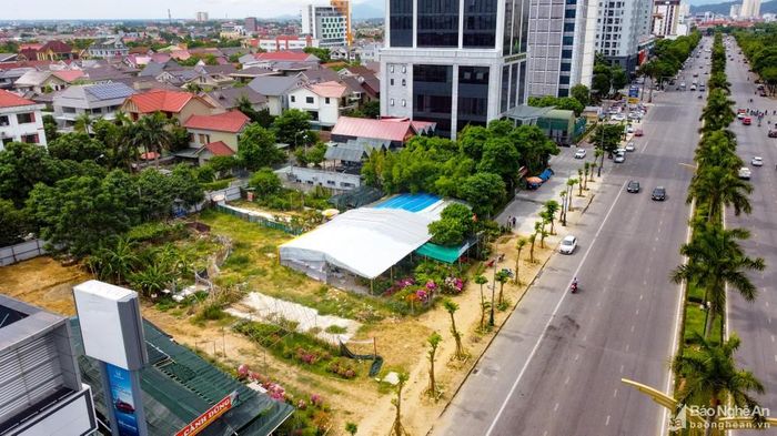 Khu đất thực hiện dự án của Tổng Công ty Hợp tác kinh tế Việt Lào trên Đại lộ Lê Nin, thuộc phường Hưng Dũng, thành phố Vinh. Ảnh: Thành Cường