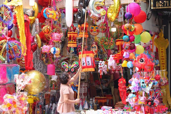 Đồ chơi phong cách mới có mẫu mã bắt mắt hơn nhiều so với đồ chơi truyền thống.