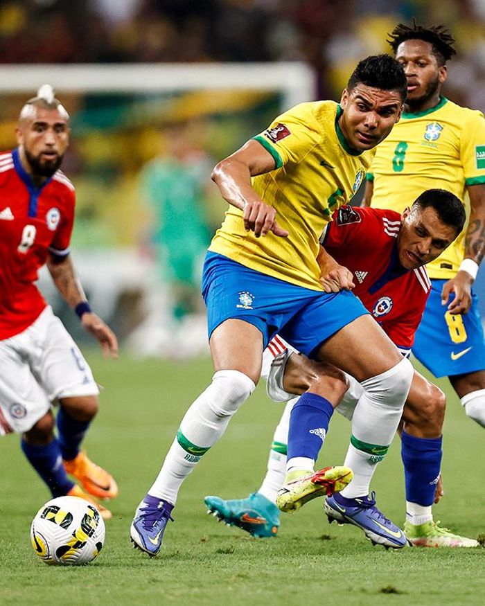 Casemiro sẽ là người đứng đằng sau bảo vệ cho Fred