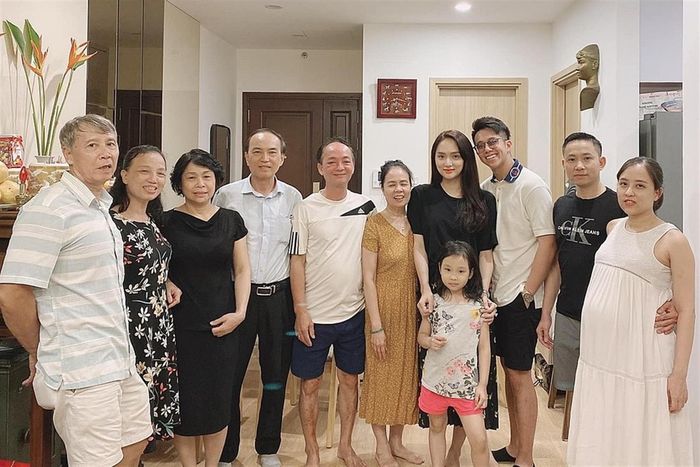 Matt Liu đã có nhiều dịp "ra mắt" đại gia đình Hương Giang