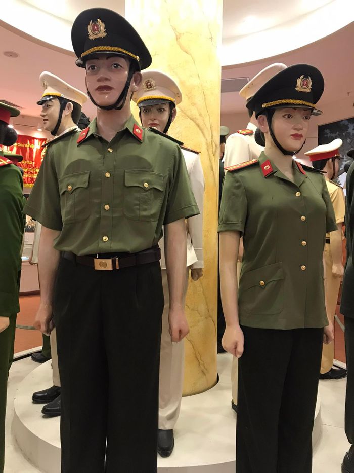 Trang phục xuân hè của lực lượng an ninh hiện đang sử dụng.
