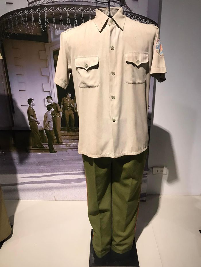 Trang phục cảnh sát sử dụng trong năm 1990.