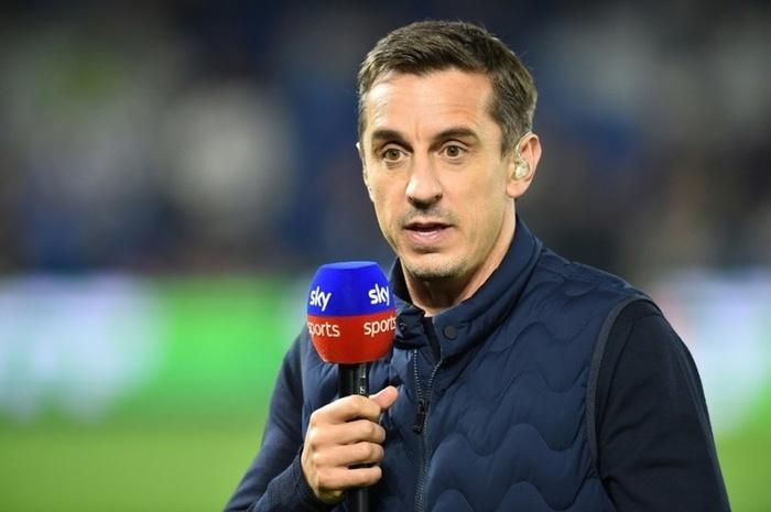 Nhưng Neville lại không thích cách Ronaldo đang hành xử, huyền thoại Man United cho rằng anh cần ra mặt ngay lập tức và nói lên tất cả sự thật. Ảnh: besoccer.