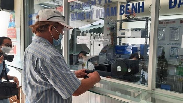 Người dân đăng ký khám bệnh BHYT tại bệnh viện trên địa bàn TP. Hồ Chí Minh. Nguồn: ITN