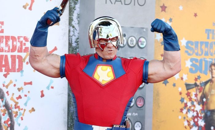  Nhân vật Christopher Smith/Peacemaker do John Cena thể hiện được mệnh danh là “phiên bản Captain America khó ưa”. Ảnh: Justjared. 