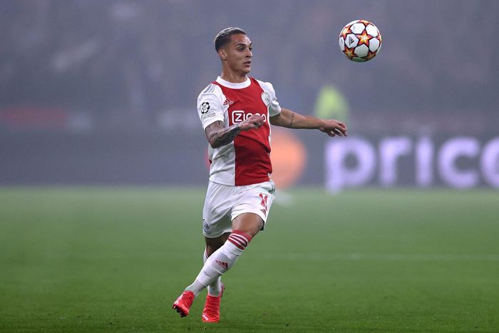 Antony tập một mình ở Ajax