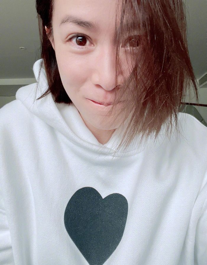 Xa Thi Mạn thường xuyên khoe mặt mộc trên trang cá nhân. Ảnh: Charmaine. 
