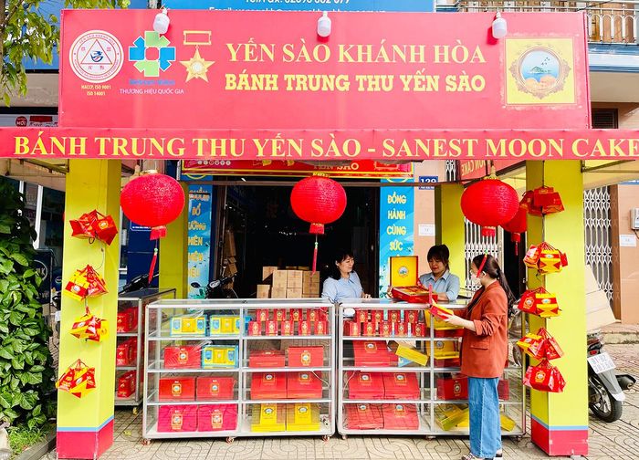 Thị trường bánh Trung thu đã bắt đầu sôi động. Ảnh: Vũ Thảo