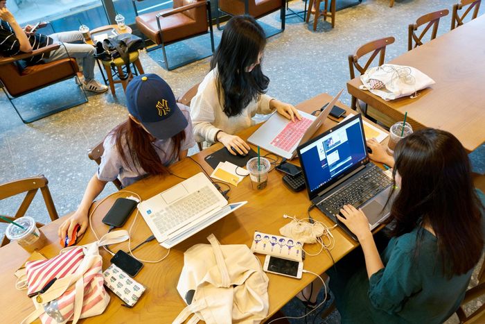  Giới trẻ Hàn Quốc không còn "mặn mà" với các chaebol. Ảnh: Alarmy. 