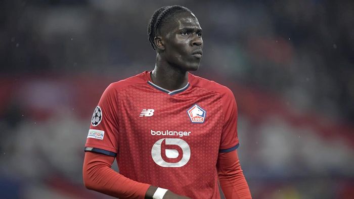 Amadou Onana (ảnh) và Sven Botman đã đem lại cho Lille 73 triệu euro Hè này