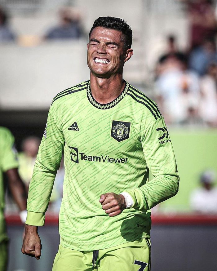 Hình ảnh đáng buồn của Ronaldo trong trận thua Brentford 0-4 tuần trước