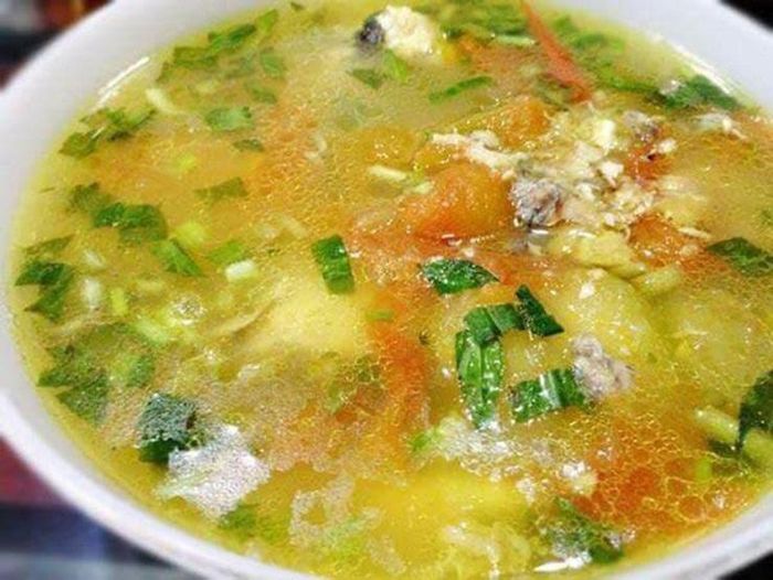 Người bán giới thiệu quả dọc dùng để nấu canh, kho cá, nấu bún có vị chua chua, thanh mát rất lạ miệng.