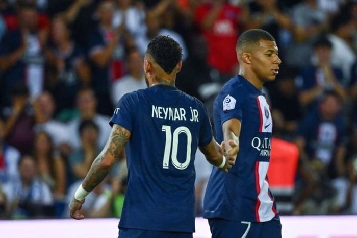Neymar và Mbappe bất đồng trong trận gặp Montpellier tại vòng 2 Ligue 1.