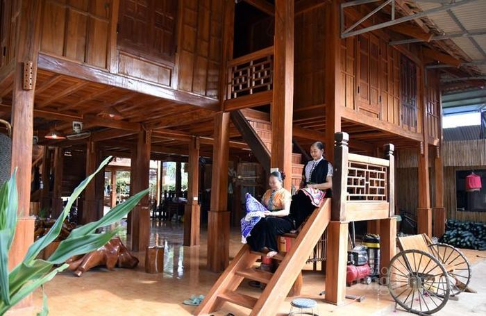 Các homestay ở bản Vặt được tu sửa nhưng vẫn giữ nguyên nét truyền thống