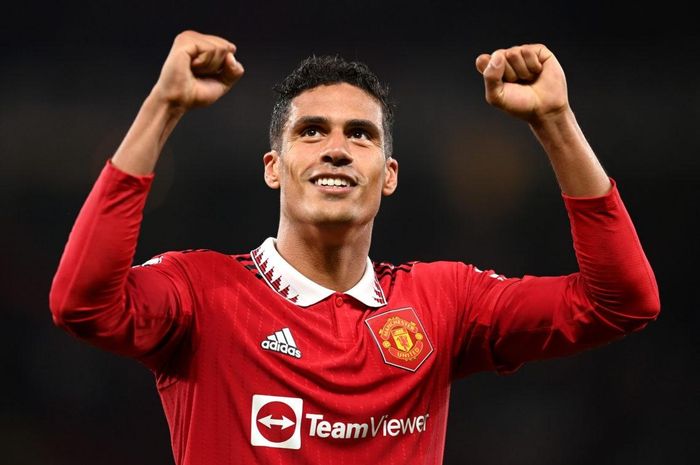 Trong khi đó, Varane đáp lại lòng tin của HLV Erik ten Hag bằng màn trình diễn ấn tượng không kém cạnh Martinez. Cựu sao Real Madrid thực hiện đến 9 pha đánh chặn trong cả trận gặp Liverpool, thành tích không cầu thủ nào trên sân làm được.