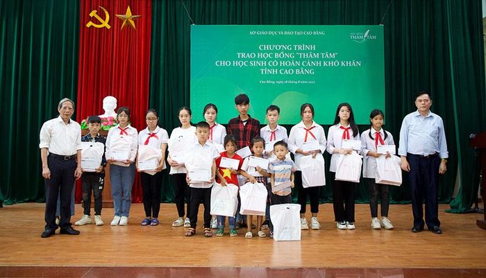 Lễ trao Học bổng Thâm Tâm tại Sở Giáo dục và Đào tạo Cao Bằng ngày 18/8