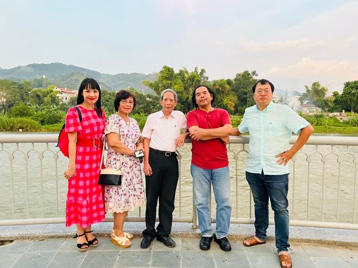 Cùng gia đình anh Khoa, chị Mỹ, con gái Mỹ Trang và con rể Thanh Tùng của anh chị