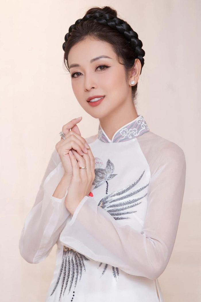 Jennifer Phạm là một trong những nàng hậu được ngưỡng mộ trong showbiz Việt bởi cuộc sống giàu sang, viên mãn bên chồng doanh nhân và 3 con.