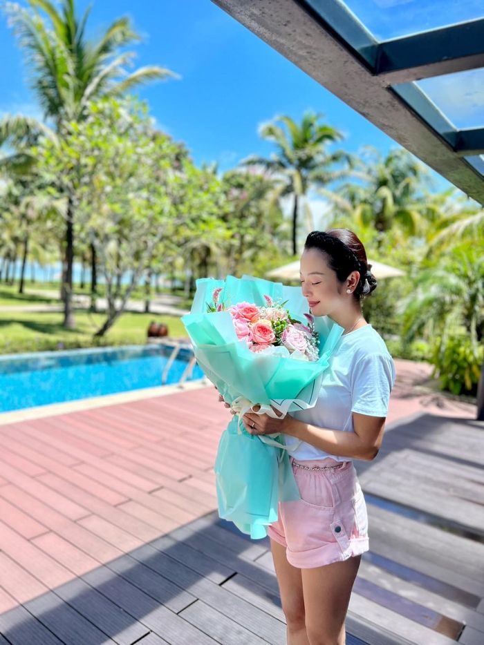 Jennifer Phạm của đời thường vẫn xinh đẹp hết nấc.