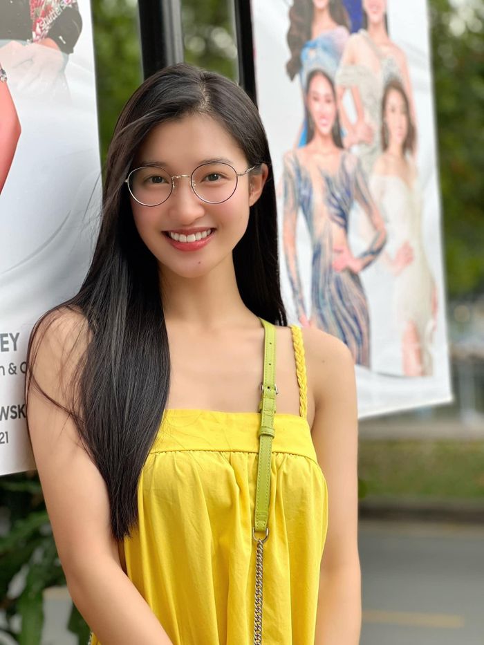 Nàng Á hậu xứ Thanh từng nhiều lần khoe mặt mộc đẹp không tì vết khiến fans trầm trồ.