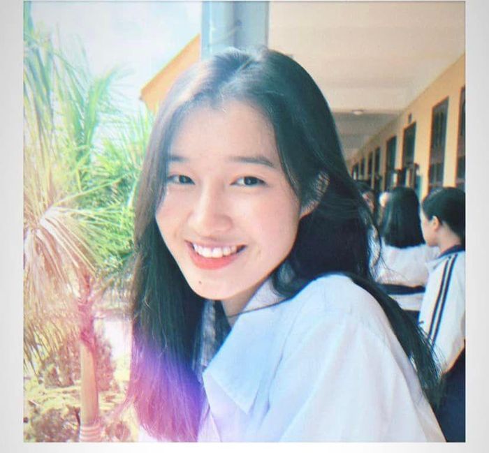 Á hậu Phương Nhi sở hữu nhan sắc xinh đẹp ngay từ khi còn ngồi trên ghế nhà trường.