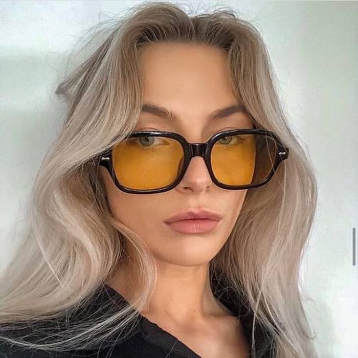 Kết hợp với một chiếc kính, tuổi teen hay sinh viên trông sẽ rất thời trang và thanh lịch