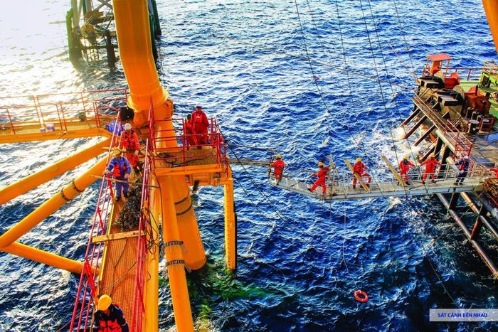  Vào 23h00 19/11/2021 Petrovietnam hoàn thành chỉ tiêu 7,99 triệu tấn dầu 