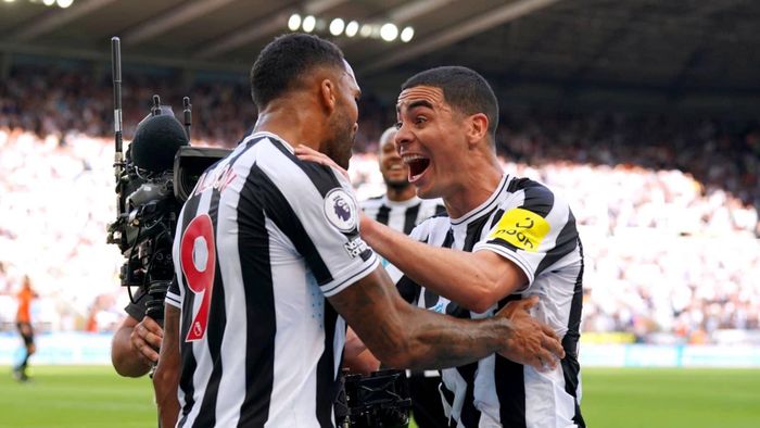 Newcastle chơi thăng hoa từ đầu mùa trong bối cảnh chưa mua sắm rầm rộ trên thị trường. Ảnh: Reuters. 