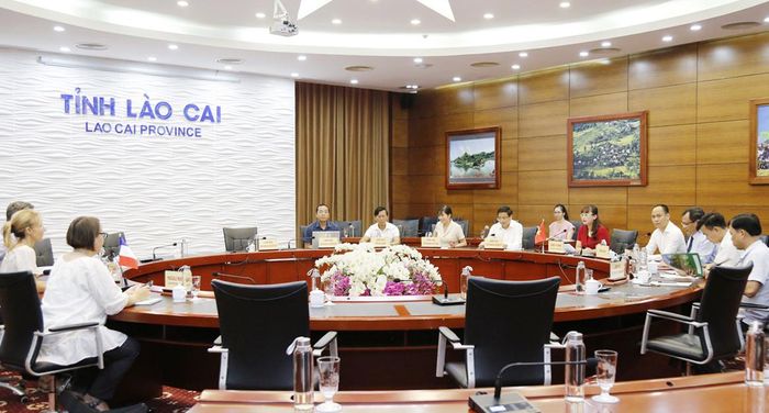 Quang cảnh buổi làm việc.