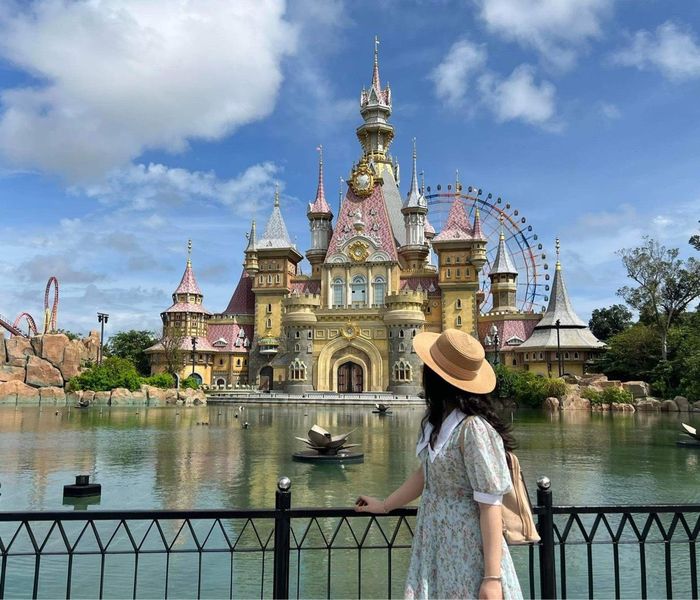 Thời điểm trước lễ được một số người đánh giá là khá lý tưởng cho việc du lịch. Ảnh: NVCC.