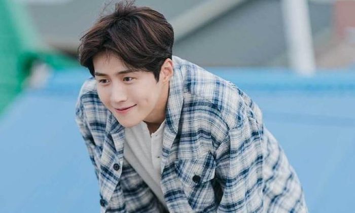 Kim Seon Ho vừa nổi tiếng đã vướng scandal suýt "bay màu" sự nghiệp